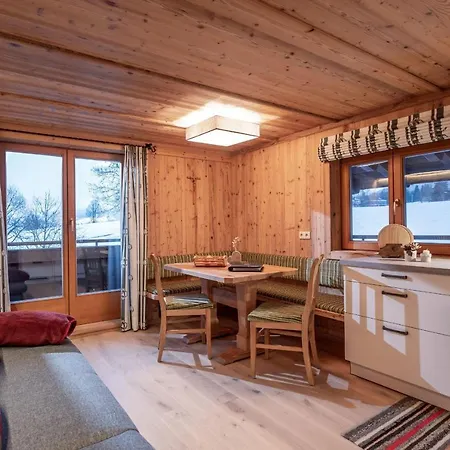 Urlaub-am-bio-bauernhof-achrainer-moosen-alpenrose Apartment