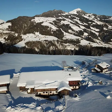 Urlaub-am-bio-bauernhof-achrainer-moosen-alpenrose